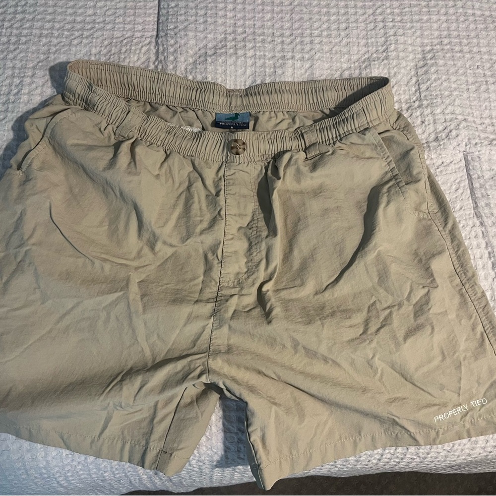 Men's Medium Properly Tied Mallard Tan Shorts